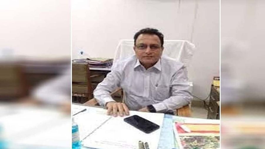 यूपी STF की बड़ी कार्रवाई परीक्षा नियामक प्राधिकारी संजय उपाध्याय गिरफ्तार पहले हुए थे सस्पेंड